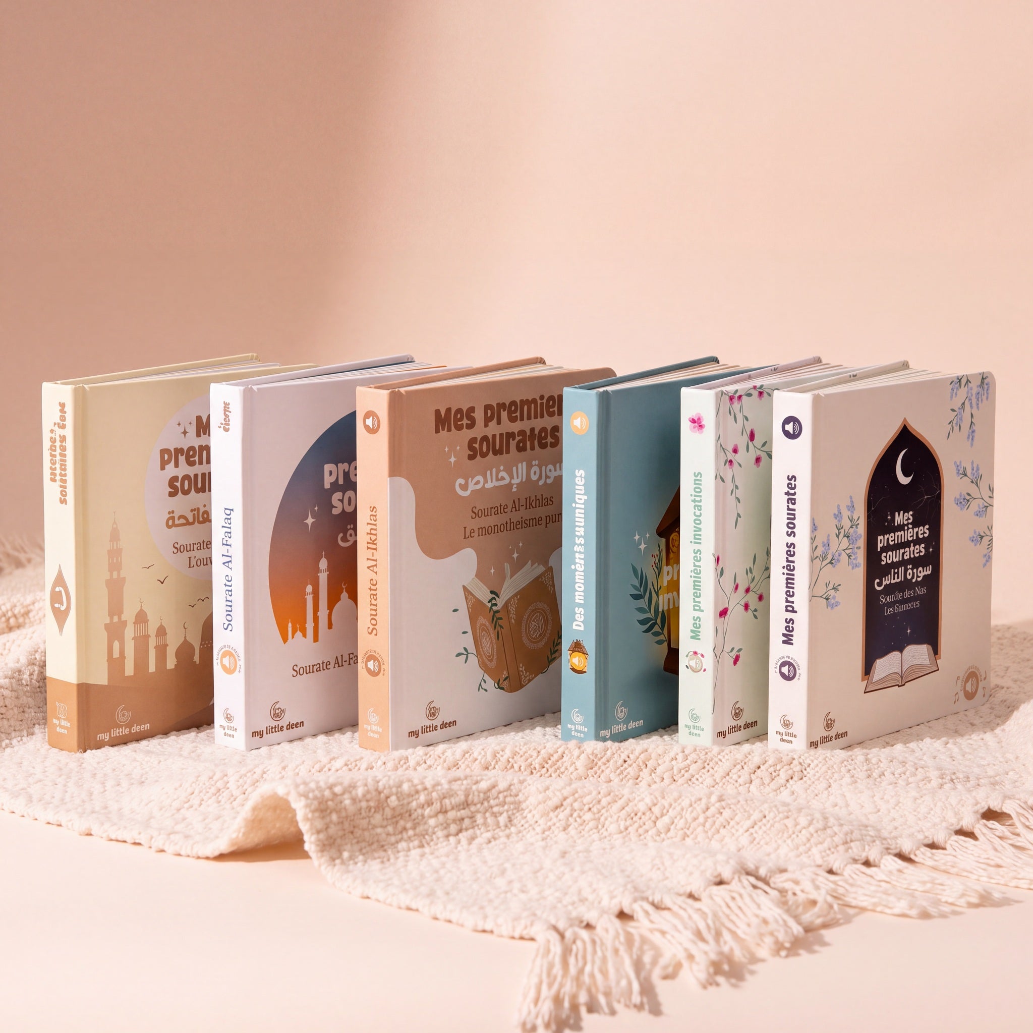 Pack de 6 livres sonores islamiques My Little Deen alignés : les sourates Al-Fatiha, Al-Falaq, Al-Ikhlas et An-Nas, et les deux livres Mes premières invocations